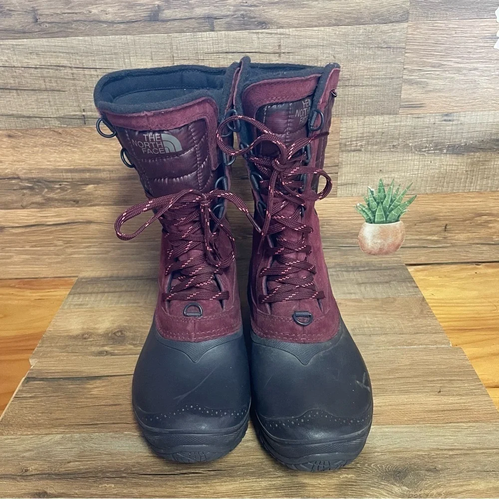 The North Face Thermoball winter snow boots women’s 6.5 garnet red